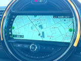●純正ナビ:一体感のあるナビは、高級感ある車内を演出してくれます。Bluetooth再生などオーディオ機能も充実しておりますので、運転もより楽しめます♪