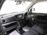 ダイハツのお店では、ダイハツ車を知り尽くしたプロフェッショナルが、専用の診断機器を使って各システムを点検しております。