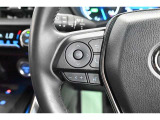 ステアリングスイッチ付き。前方から目を離すことなく操作することが可能です。