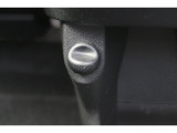 【アクセサリーソケット】12Vのカー用品等の電源供給が可能です。