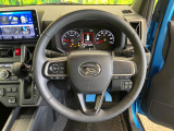 【スマートアシスト】走行中に前方の車両と歩行者を認識。衝突の危険が高いと判断した場合に警報や緊急ブレーキで衝突回避や衝突時の被害を軽減。さらに車線逸脱警報・前後誤発進抑制機能もセットで装備!
