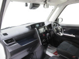 ダイハツのお店では、ダイハツ車を知り尽くしたプロフェッショナルが、専用の診断機器を使って各システムを点検しております。