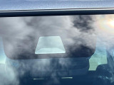 【ホンダセンシング】走行中に前方の車両等を認識し、衝突しそうな時は警報とブレーキで衝突回避と被害軽減をアシスト。より安全にドライブをお楽しみいただけます。