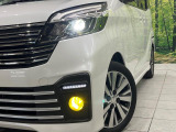 【LEDヘッドライト】悪天候や夜間走行時も良好な視界を確保し安心して運転できる高輝度LEDヘッドライトを装備!点灯速度が早く、消費電力も抑えられています。