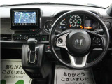 運転にかかわる様々な操作を安全に行えるように視点移動が少なく、操作性に配慮されたスイッチ類が凝縮されたコクピットです。