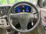 インテリアに合わせたデザインのステアリングは、運転される方のことも考え、運転しやすい形状、大きさです。是非一度、実際に触ってお確かめください。