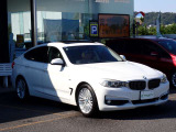 BMW在庫保有台数常時100台以上!ご来店の際はBMW本店(厚木市下荻野140-1)にご来店ください!弊社自慢の全天候型ショールーム!BMW在庫保有台数常時100台以上ございます!