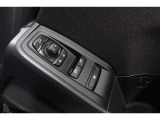 オールオートですので運転席からどの席の窓でも全閉全開が簡単に出来ますよ。