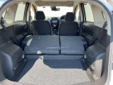 普段のお買い物や通勤、送迎等に十分な荷室スペースを確保しております。セカンドシートを倒すと、大きな荷物の積載も可能です♪