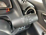 鋭く前方を照らす、LEDヘッドライト。遠くまで視界が開けることで、より安心したストレスのない走行を、提供してくれます。
