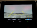 バックカメラ搭載です!車庫入れが苦手な人はもちろん、車両感覚に自信がある人にもお勧めです!見えない箇所が見えるようになるので、低い障害物や隠れてしまっている子供の存在等にも気付く事が出来ます。