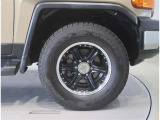 Aftermarketのアルミホイールになります。タイヤサイズは265/70R17です。