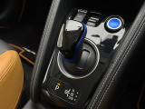 気になる車はすぐにお問い合わせください!画面右側の0066から始まる無料ダイヤルからお問い合わせ下さい!専門スタッフがお車のご質問にお答えいたします!