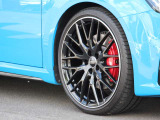 特別装備です!アルミホイール10Yスポークデザインブラックポリッシュト9J x 20/255-30ZR20(Audi Sport)タイヤ&アルミホイール!