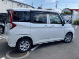 シートを外して室内をすみずみまで洗浄&消臭。ボディやタイヤはもちろん、エンジンルームまで洗浄しています。