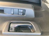 パワーウィンドウのスイッチです。運転席に居ながら窓を開け閉めのコントロールできます!