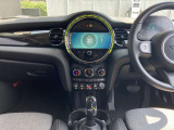 弊社はMINI正規販売店として新型車から旧モデルまでの商品知識と整備知識を備えております。納車後の不明な点等も、お気軽に弊社担当者までお問い合わせ下さい。