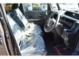 ☆ベンチシートになっており広くゆったりとした空間で快適に運転をすることができます!