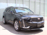 XT6のトランクスペースは、後席シートを倒さずともしっかりとしたスペースがありますが、長くて大きなものを載せる際には、後席まで倒すことにより、より広いスペースを作ることができます!