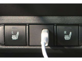 運転席と助手席にシートヒーターが付いています。