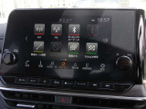 NissanConnectナビ(地デジ内蔵)は、ハンズフリーフォン、VICS、ボイスアシスタント、Bluetooth、USB接続、HDMI接続、Apple CarPlay・Android Auto連携機能、Amazon Alexa搭載、iPodなど多様なコンテンツに対応!