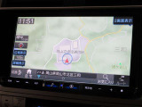 ナビゲーション付きなので、初めての道も安心!目的地設定も簡単ですよ。型式はアルパイン『X9NX』です。