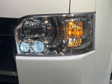 【LEDヘッドライト】悪天候や夜間走行時も良好な視界を確保し安心して運転できる高輝度LEDヘッドライトを装備!点灯速度が早く、消費電力も抑えられています。