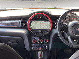 弊社はMINI正規販売店として新型車から旧モデルまでの商品知識と整備知識を備えております。納車後の不明な点等も、お気軽に弊社担当者までお問い合わせ下さい。