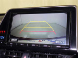 バックモニターも装備しております。バックギアに入れるとナビ画面に車の後方が映し出されます。これで後方確認も安心!