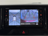 【アラウンドビューモニター】自車周辺をぐるりと俯瞰できるカメラで危険を察知。上空からの映像で自動車や障害物の位置が詳細に確認できるので、狭い駐車場でも安心して駐車できますね。