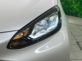 【LEDヘッドライト】悪天候や夜間走行時も良好な視界を確保し安心して運転できる高輝度LEDヘッドライトを装備!点灯速度が早く、消費電力も抑えられています。