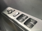 【電動格納ミラー】サイドミラーは電動格納式となっており、狭い駐車場でもキズがつくリスクを抑えられます。