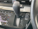 ■変速ショックの無いCVT(無段変速車)インパネシフトで、スムーズなシフト操作とサイドウォークスルーも可能です!