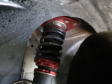 【BLITZ製Dampers】車高が低くなり、スタイリッシュな見た目となっております。車両の重心が下がる事で、走行時の安定性も向上します♪