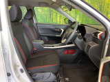 運転席シート廻りは使用感も少なく、良好な状態となっています。前オーナー様が丁寧に使っていたことがよくわかりますね。