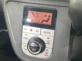 【オートエアコン】一度お好みの温度に設定すれば、車内の温度を検知し風量や温度を自動で調整。暑い…寒い…と何度もスイッチ操作をする必要はありません。快適な車内空間には必須の機能ですね♪