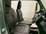 体への負担をやわらげ長時間の運転でも疲れにくいシートです。