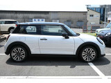 ショートオーバーハングで車内空間の向上そして取り回しのしやすさを実現しております。
