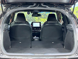 普段のお買い物や通勤、送迎等に十分な荷室スペースを確保しております。セカンドシートを倒すと、大きな荷物の積載も可能です♪