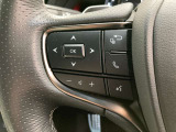 運転中、オーディオの操作をしてて、ハッとしたことはありませんか?ステアリングスイッチは、運転中でもハンドルでオーディオの操作が可能です。安全なドライブをサポートします。