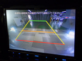 【リアカメラ】リアガラスよりも下にある物も映るのでバックや車庫入れなどで大助かり!(カメラの死角がございますのでカメラ画像だけをご利用なさらず目視確認と併せてご使用ください。)
