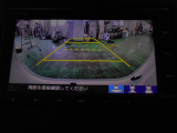 バックカメラの画像です。ガイドラインがスムースな車庫入れをサポートいたします!車庫入れの安心感がアップしますね☆