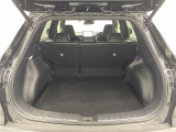 【トランク】積み込みやすくて、たっぷり積める荷室です。シートアレンジできるものは、乗車人数と荷物の量や大きさによってシートを動かすことができるので、より快適なドライブが可能です!