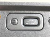【パワーバックドア】スマートキーや運転席のボタンを押すだけでリアゲートが自動で開閉します!荷物を持っている時や、高い位置にあるバックドアを閉める際に便利な機能です♪