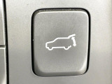 【パワーバックドア】スマートキーや運転席のボタンを押すだけでリアゲートが自動で開閉します!荷物を持っている時や、高い位置にあるバックドアを閉める際に便利な機能です♪