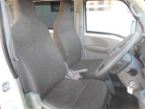 運転席・助手席ともにキレイですよ。