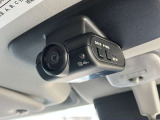 ドライブレコーダー付きで前方だけでなく車室内を録画しているので、万一のとき記録に残せて安心です。