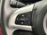 運転中、オーディオの操作をしてて、ハッとしたことはありませんか?ステアリングスイッチは、運転中でもハンドルでオーディオの操作が可能です。安全なドライブをサポートします。