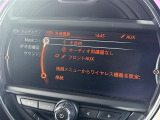 マットブラックにホワイトのLIBERALAのロゴの建物と看板が目印です。