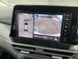 空から見下ろしているような視点で周囲を確認できるアラウンドビューモニター。駐車時にとても便利です。